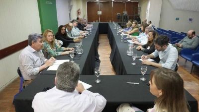 Docentes y el Gobierno de Entre Ríos acordaron aumentos salariales y llegarán al 94%
