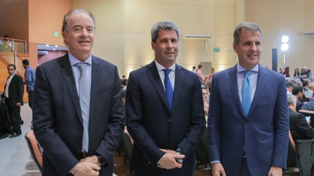 Sergio U�ac asisti� a la conferencia sobre �Desaf�os de la Argentina para el 2023�, a cargo del economista Mart�n Redrado
