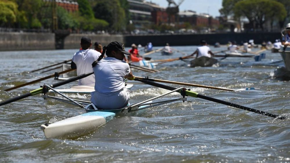 Ms de 300 remeros navegaron 12 km en el Riachuelo por 