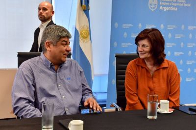 Pablo Moyano tras reunirse con Olmos afirmó que «la decisión final sobre el bono la tiene el presidente de la Nación»