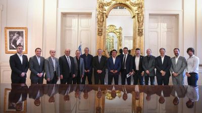 Alberto Fernández recibió a intendentes peronistas que estuvieron el sábado con Máximo Kirchner