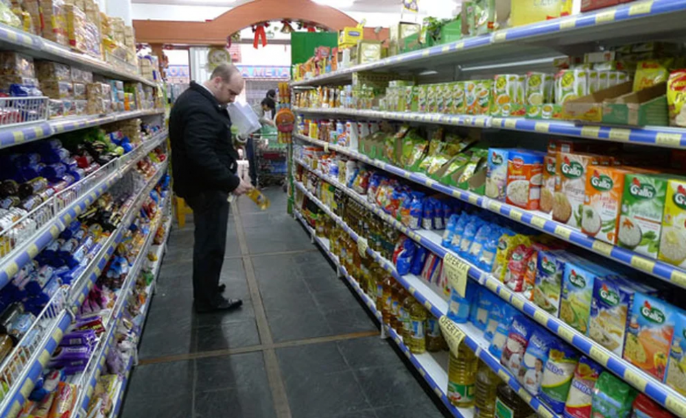 El Gobierno promete �d�lares preaprobados� para las empresas que acepten el congelamiento de precios