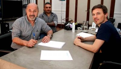 Obras en Ensenada: Secco y Costa firmaron un convenio destinado a las obras del Parque Industrial