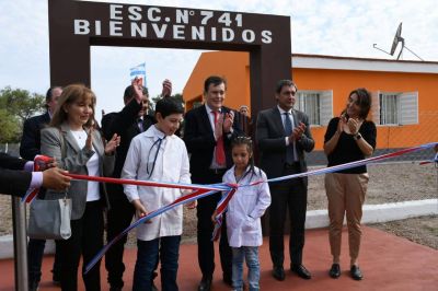 El Gobernador inauguró obras en una Escuela y un Jardín de Infantes en la localidad de Pozo Grande