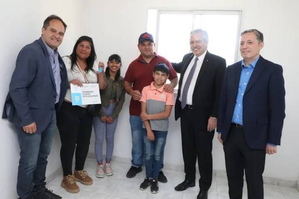 Alberto Fernndez, Maggiotti y Gray entregaron viviendas a familias que sern relocalizadas de la cuenca Matanza-Riachuelo