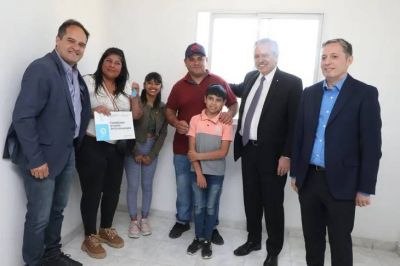 Alberto Fernández, Maggiotti y Gray entregaron viviendas a familias que serán relocalizadas de la cuenca Matanza-Riachuelo