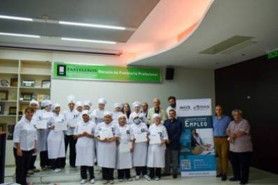 La Escuela de Pasteleros entregó diplomas sobre Iniciación a la Pastelería