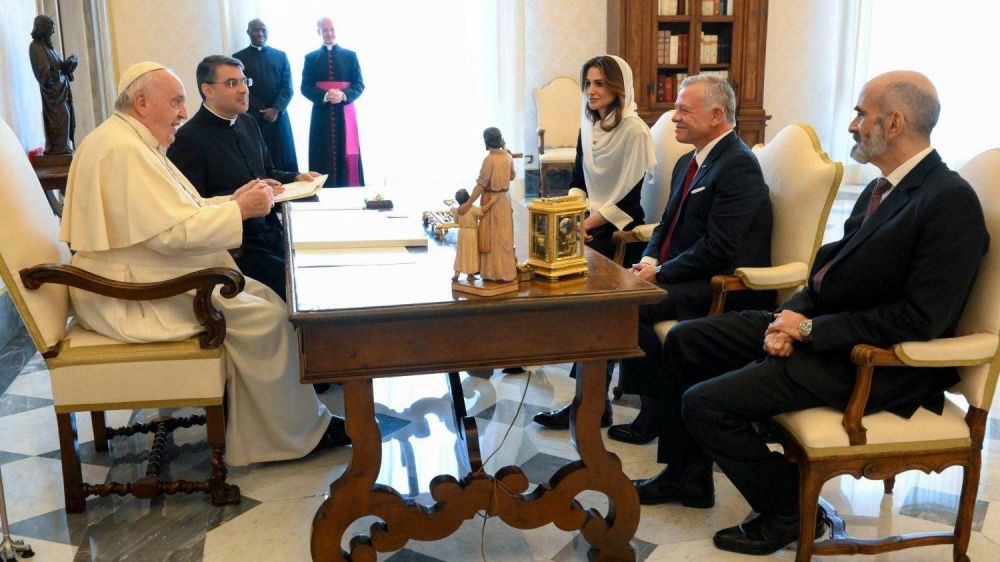 Los reyes de Jordania, Rania y Abdal, son recibidos por el Papa en el Vaticano