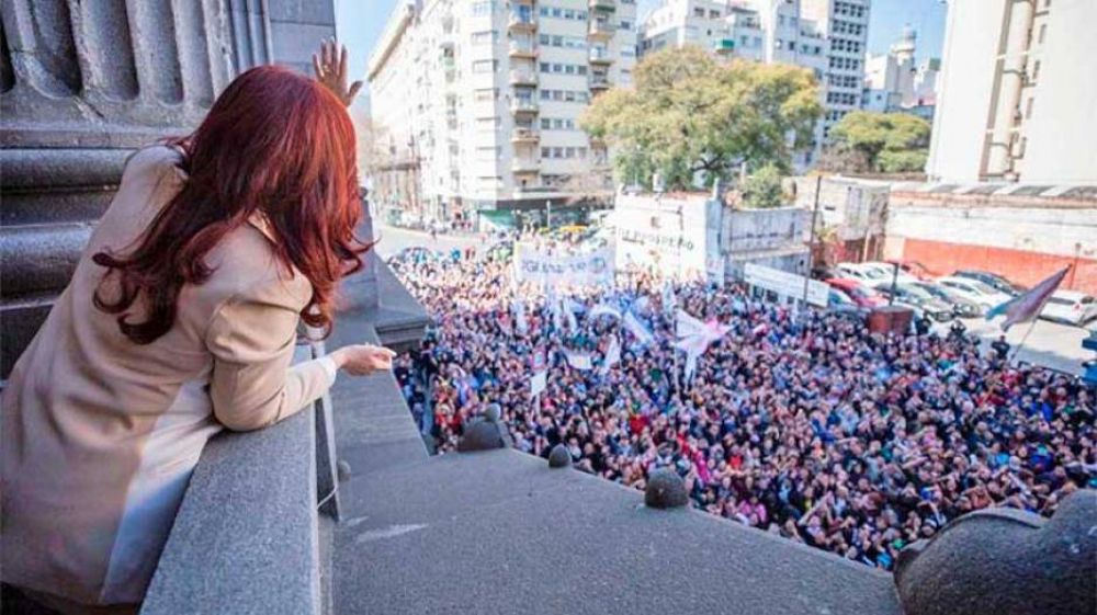 Gremios de la CGT, la CTA y pymes convocan al acto que encabezará Cristina Kirchner