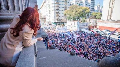 Gremios de la CGT, la CTA y pymes convocan al acto que encabezar Cristina Kirchner