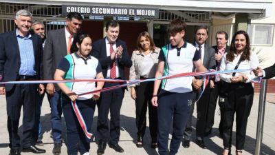 Zamora inauguró obras en el Secundario El Mojón, entregó viviendas y habilitó una planta potabilizadora en Lote 18
