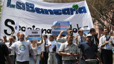 Denuncias por violencia y robo a miembros de la lista opositora en las elecciones de la bancaria de Córdoba