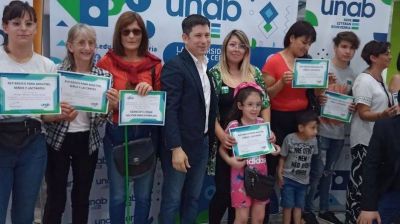 Esteban Echeverr�a: Fernando Gray recorri� la 13� edici�n de la Feria del Libro de Esteban Echeverr�a