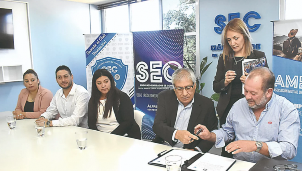 El SEC firm convenio de reciprocidad con APEL