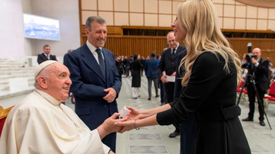 El Papa Francisco recibió a Fabiola Yáñez en el Vaticano