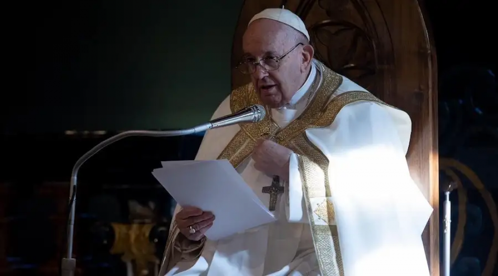 Papa Francisco: Jess Crucificado nos mira con los brazos abiertos Ese es nuestro Rey!