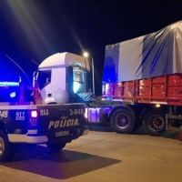Frenaron el paso de dos camiones con soja en Garupá