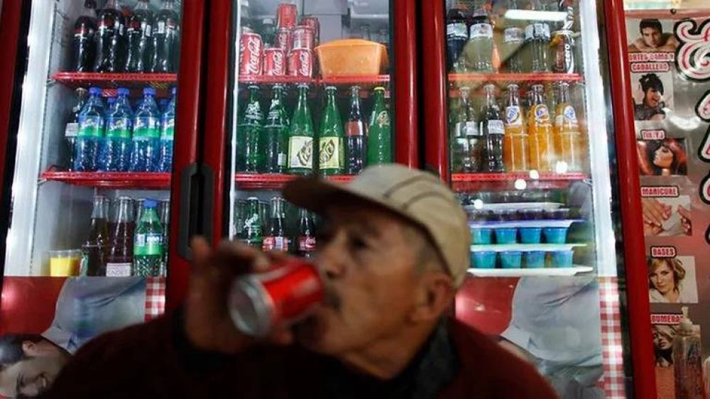 El crculo sin fin del consumo de refresco: un mexicano toma en promedio 150 litros al ao