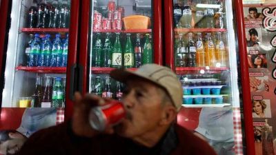 El c�rculo sin fin del consumo de refresco: un mexicano toma en promedio 150 litros al a�o