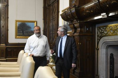 Con el bono de fin de a�o en agenda y la suma fija descartada, Alberto Fern�ndez recibi� en su despacho a H�ctor Daer