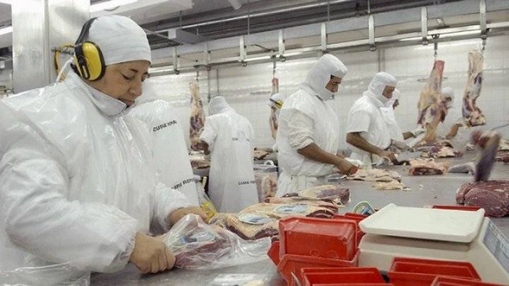 Salarios ajustados. Trabajadores de la carne podrían ir al paro: reclaman reapertura de paritarias y bono