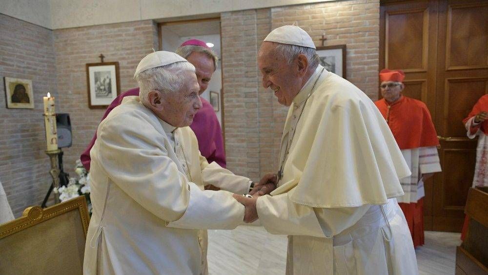 Francisco: La teologa de Benedicto XVI es fecunda para el futuro