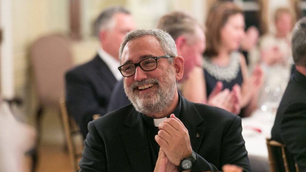 Vaticano: renuncia jesuita a Secretaría de Economía de la Santa Sede. Llega un laico español