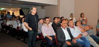 Convocados por Armando Cavalieri delegados, empleados, dirigentes y representantes de las filiales mercantiles presenciaron la transmisi�n del partido de las selecciones de Argentina y Polonia
