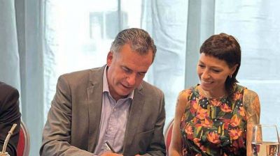 Mayra Mendoza se reuni� con el intendente Yamand� orsi y firm� un memorando de entendimiento