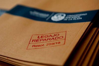 La Plata: entregarán los legajos reparados a familias de 158 estudiantes y docentes de medicina