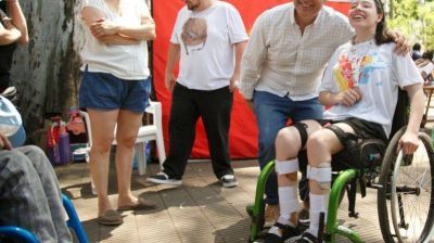 Almirante Brown: Derechos de las personas con discapacidad: Una multitud participo de la 