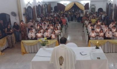 Un total de 250 niños recibe la primera comunión en Añatuya