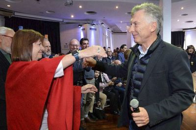 La oposición descorchó champagne y festejó la persecución contra CFK
