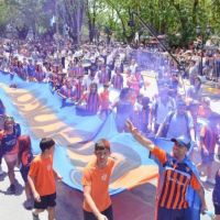 Presidente Perón: Miles de peronenses festejaron con un gran desfile cívico y show artístico el nuevo aniversario de su distrito
