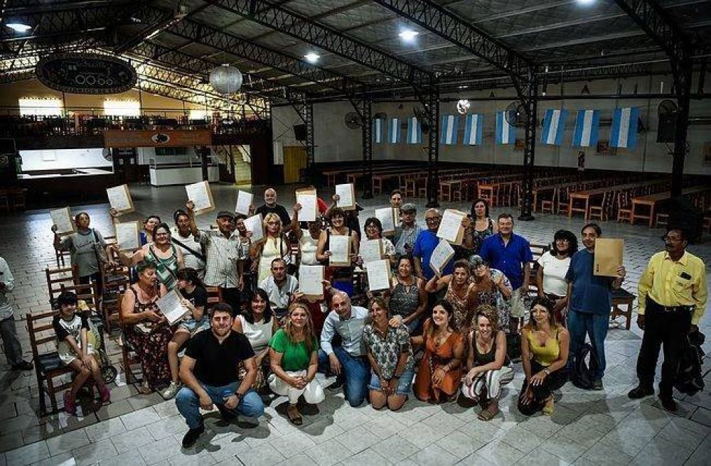 La Municipalidad de Escobar entreg� beneficios jubilatorios a 28 adultos y adultas mayores