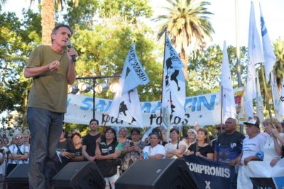 Katopodis en San Mart�n: �Militando cuadra por cuadra es como vamos a defender la democracia�