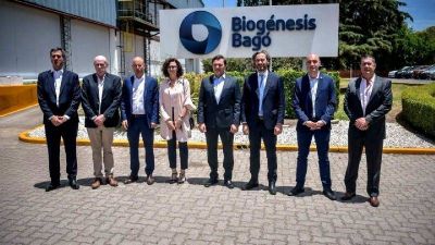 Ramil y Cafiero recorrieron la planta de Biogénesis Bagó en Garín que amplió su capacidad de producción