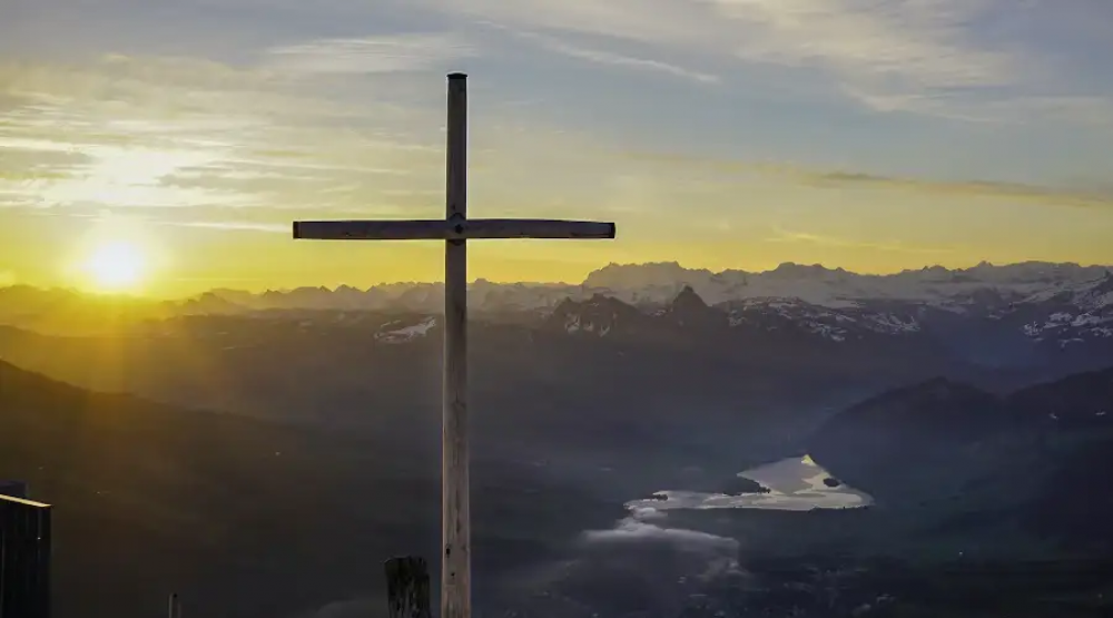 �Cu�l es la diferencia entre el acompa�amiento y el discernimiento espiritual?