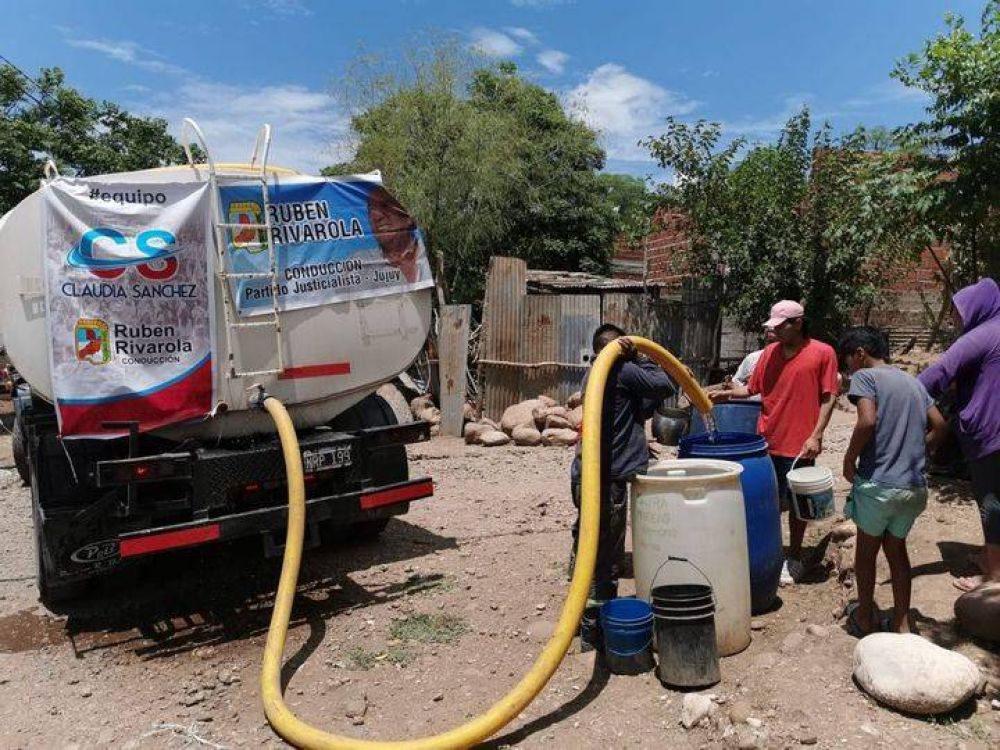 El Partido Justicialista distribuy agua en barrios de San Pedro de Jujuy 