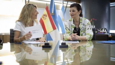 Junto a la vicepresidenta de España, Kelly Olmos destacó los derechos laborales y la agremiación