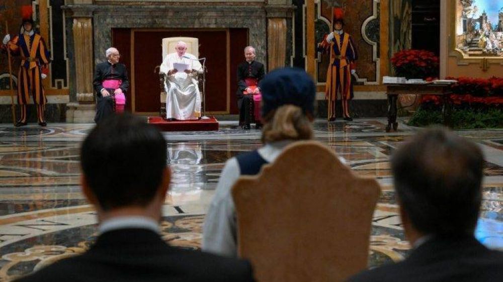 El Papa a los nuevos embajadores: 