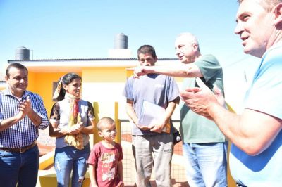 En Campo Grande, entregaron viviendas a 10 familias inscriptas en el Iprodha