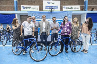 Lanzaron el programa �En Bici a la Escuela� entregando 750 bicicletas a estudiantes secundarios