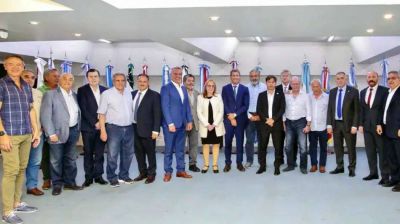 Para sumar presi�n, la CGT empezar� a debatir con gobernadores posibles candidatos