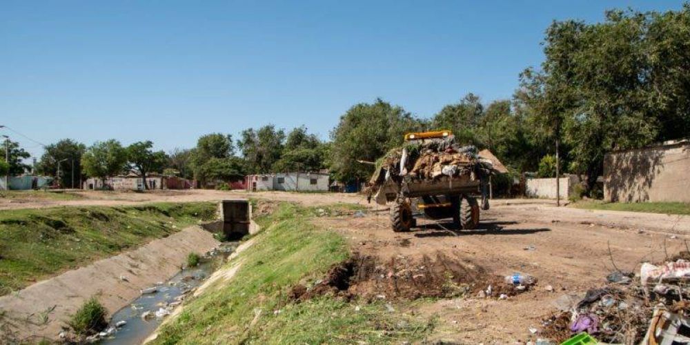 Extraen ms de 67 toneladas de residuos del canal en barrio Marqus de Sobremonte