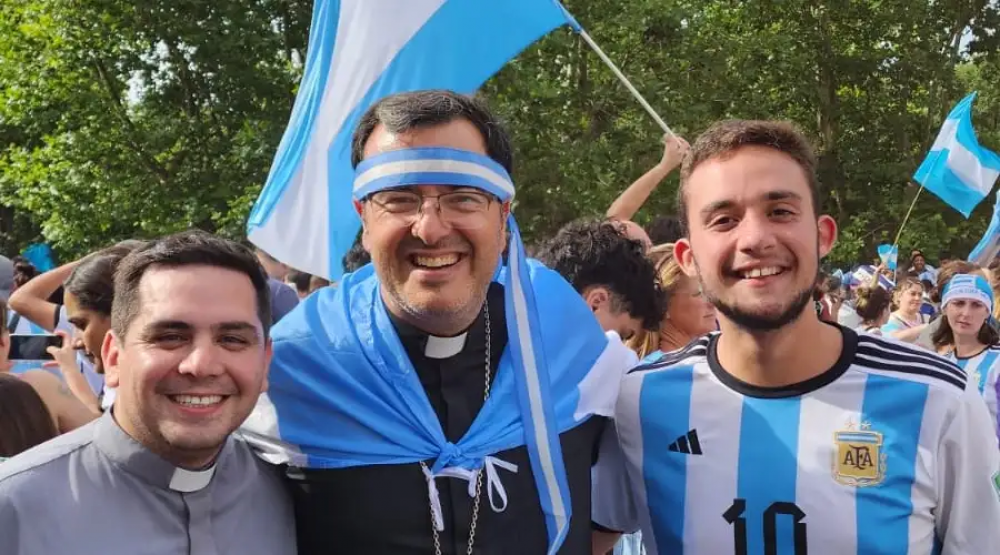 Obispo argentino se sum a los festejos por triunfo en el Mundial de Qatar 2022