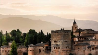 El misterio de la Alhambra : El lugar de descanso de los emires en la edad media