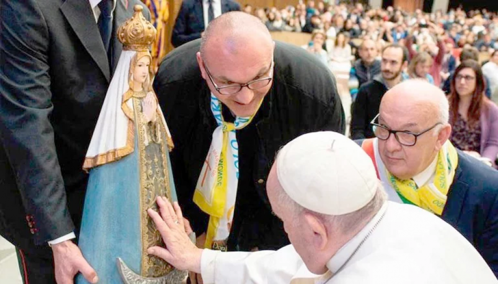 El Papa Francisco bendijo una imagen de la Virgen de Itatí que pasó por Corrientes