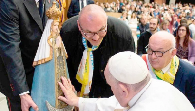 El Papa Francisco bendijo una imagen de la Virgen de Itatí que pasó por Corrientes
