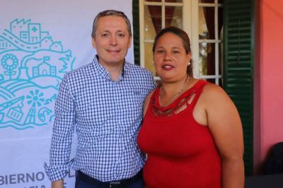 Fernando Gray particip� de la firma de 270 escrituras de vecinas y vecinos